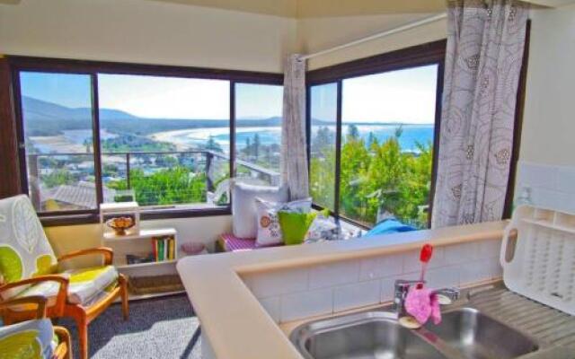 Barrels Beach House, 28 Dulconghi Street