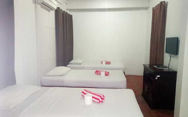Sun Moon Poolside Hotel