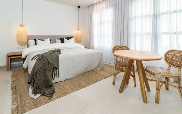 A2- Seaclub Suites by Roomservices
