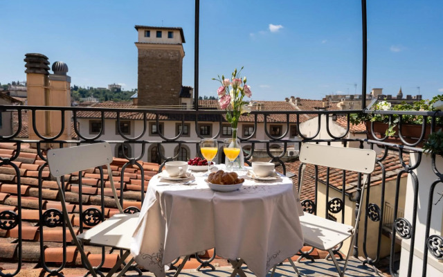 Terrace apt in Piazza Strozzi-center of Florence