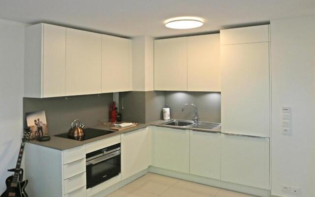 NEW Modern 1BR Apt/Terrace/Parking/Beside Beach