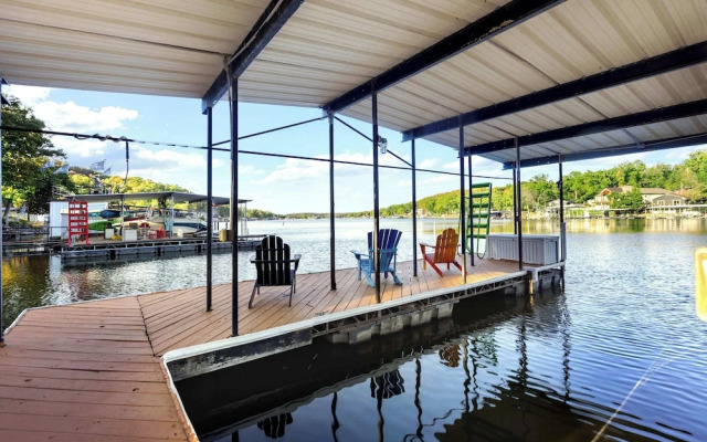 Sunrise Oasis - Enjoy Lakefront Living