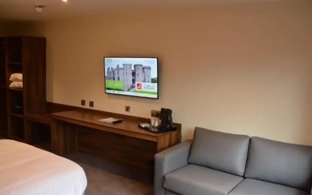 Raglan Lodge