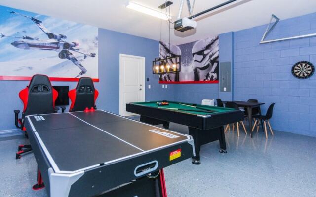 Beautiful Themed Vacation Home With Pool St5509