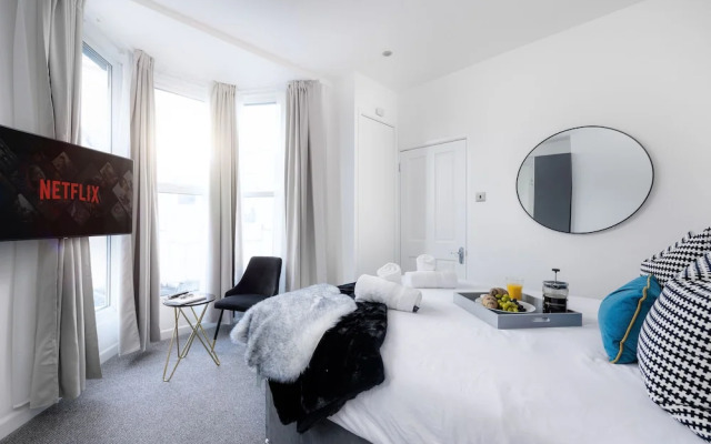 Central Plymouth 2Bed Apartment-Sleeps 4