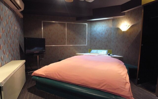 Hotel Tee (Adult Only)