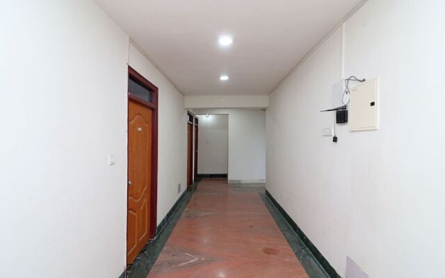 OYO 18587 Alok House
