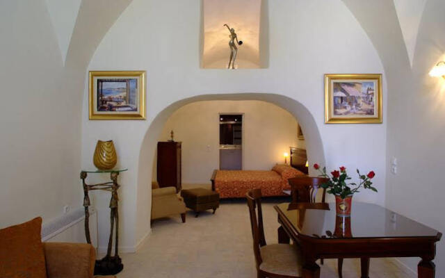 Adamis Majesty Suites