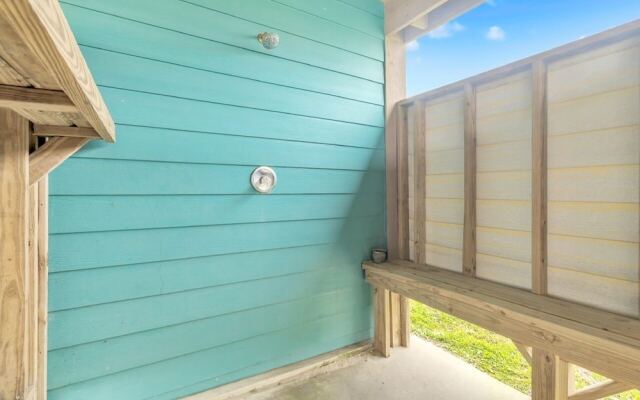 Windsical Escape 2 Bedroom Home by RedAwning