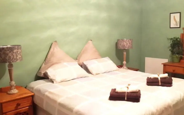 Oaks and Acorns Guest Lodge