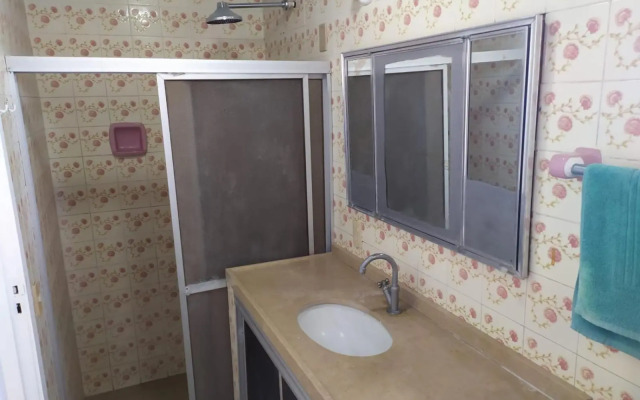 Espaçoso Apartamento na Praia do Futuro c/ 3 Qts.