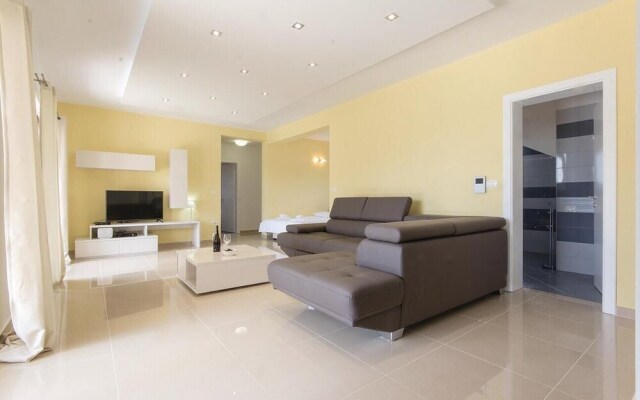 Beautiful Home in Vodnjan With Sauna, Wifi and 4 Bedrooms