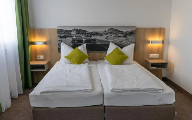 Highway Hotel