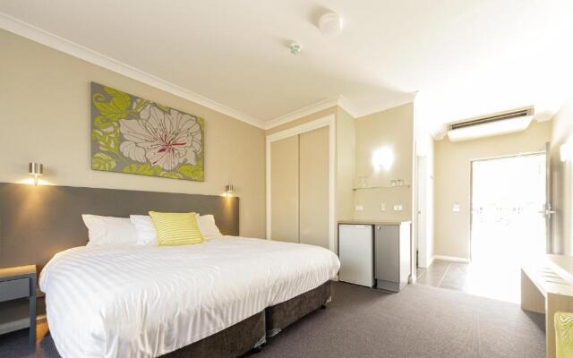 Cowra Services Club Motel