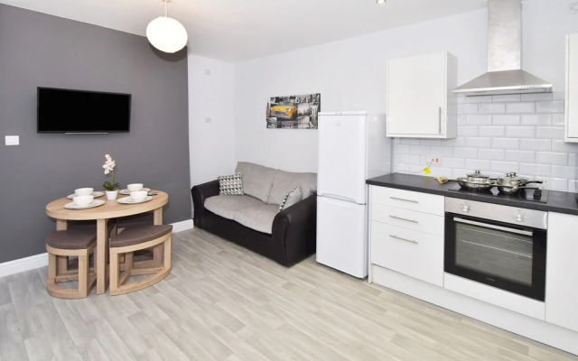 Townhouse @ 272 Walthall Street Crewe
