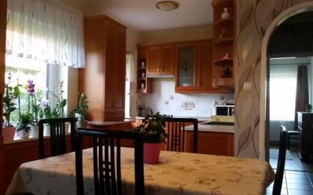 FaDóra Apartman