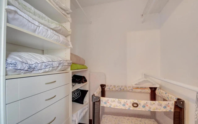 Renovated 2/2 Unit at Yacht Club/Aventura