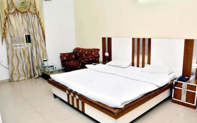 Collection O 40725 Hotel Mandakini Palace