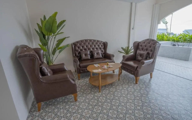RoomQuest The Peak Patong Hill