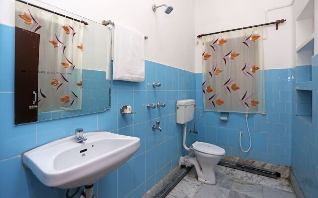 OYO 9001 Hotel East West