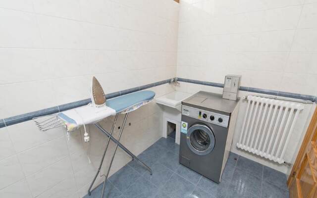 Ensuite Rooms for Women Only - LEON