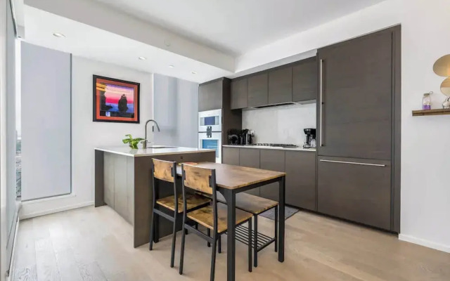 Chic Urban Stylish Condo in Downtown V
