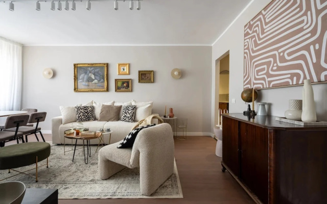 Views of all the Palaces 2BR Stunner