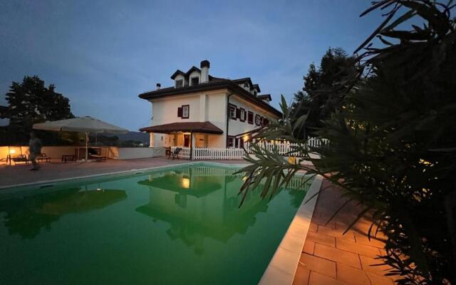 Large villa for 20 guests on large estate with private pool and tennis court Big conference room with facilities VILLAITALY EU