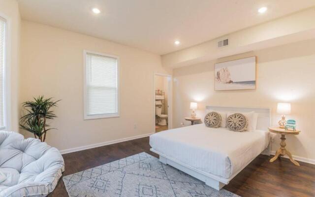 2 Blocks from Beach-Sleeps 16