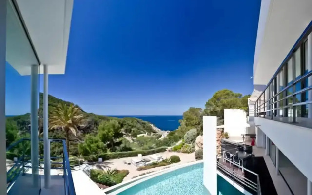 Appealing Villa With Private Terrace