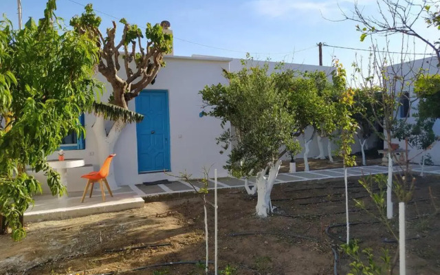PERIVOLI 4-CHORA(5min away from the center by car)