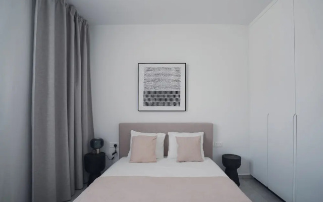 Elegant 2-bedroom Apt With Private Terrace