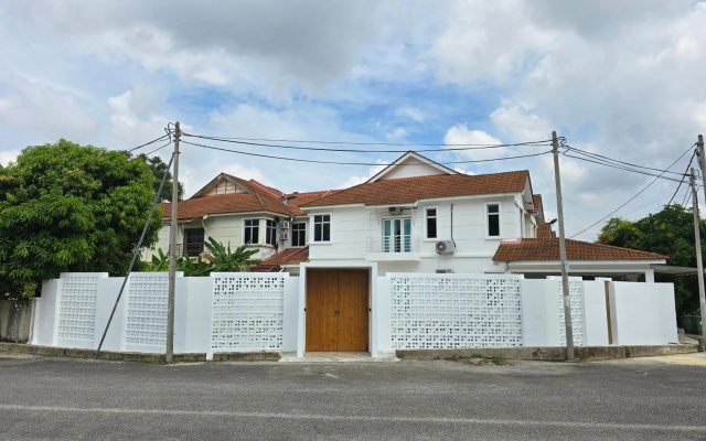 Homestay Kuantan Casa Yara, 2 Storey Corner House - photo 4