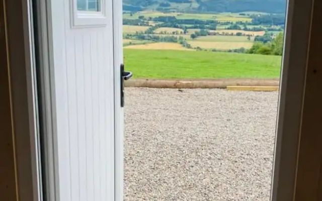 Remarkable Shepherds Hut in a Beautiful Location