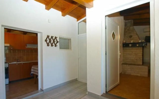 Cozy Apartment With Spacious Garden