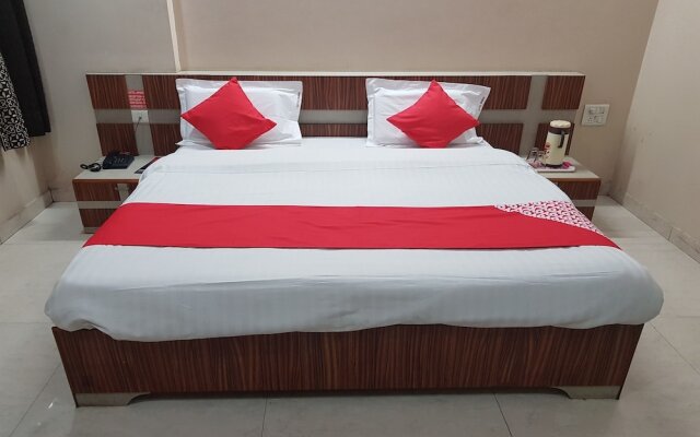 OYO 23649 Hotel Anand