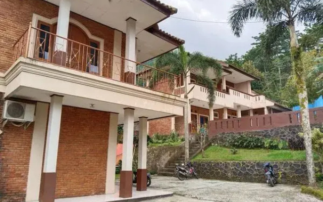 Villa Yustisia Curug 7 Cilember