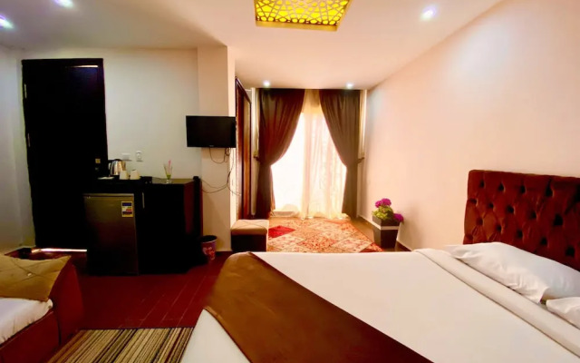Golden Pyramids Inn