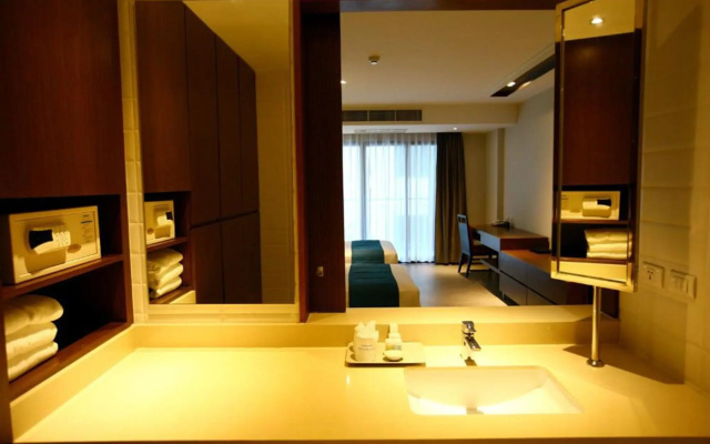 Season Five Hotel