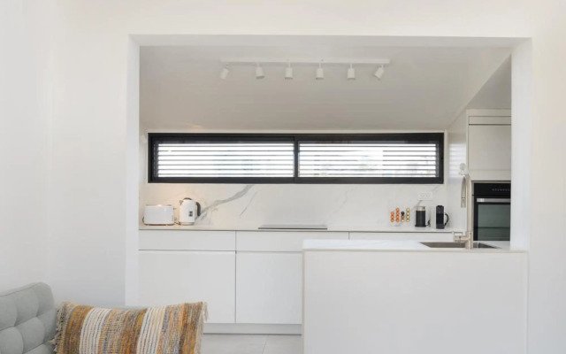 New 4BR Penthouse steps to the beach by HolyGuest