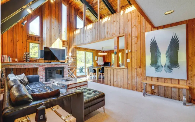 Stratton Shuttle Access! Vermont Mountain Hideaway