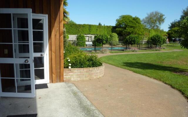 The Pool House, Romantic Country, King Bed