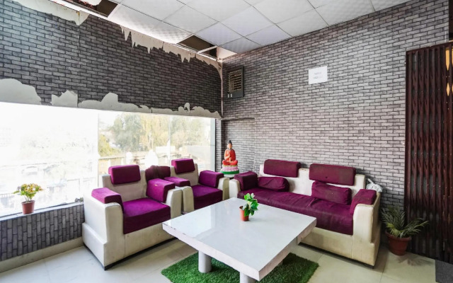 OYO Flagship 80502 Dream Palace Inn