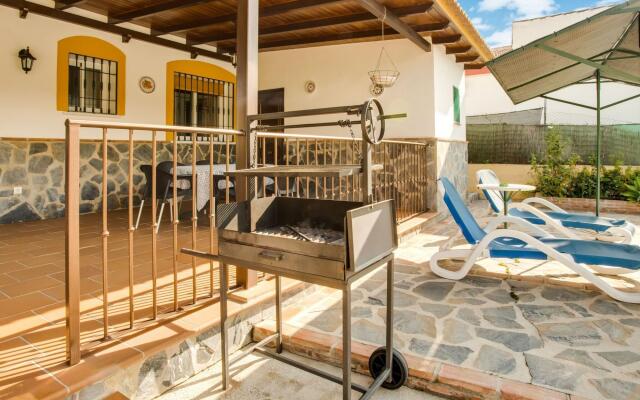 Classy Holiday Home in Guaro With Private Swimming Pool