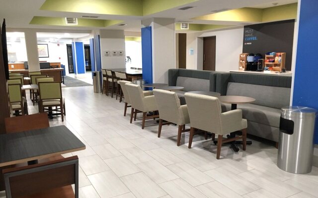 Holiday Inn Express Hotel & Suites Quincy I-10 by IHG