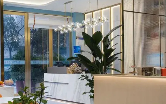 Yuzi Qingju Hotel