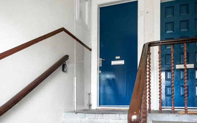☆ Bright, Modern West-End Apartment ☆