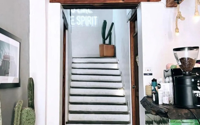 Casa 14 Hotel & Café