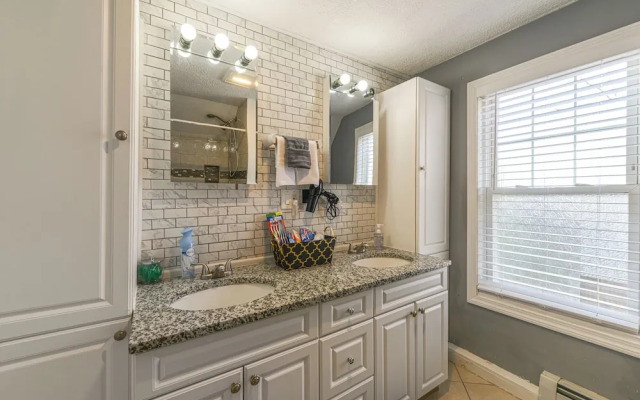 Home Near Skiing & Downtown Worcester