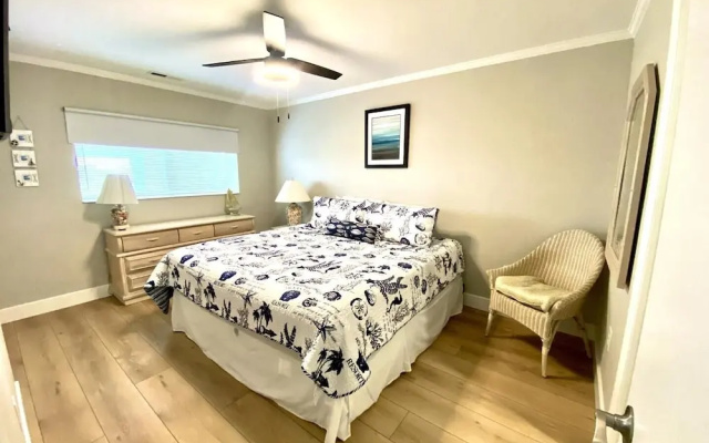 Harbour Island 402l 2 Bedroom Home by RedAwning